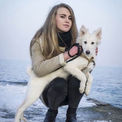 dog-beach-girl